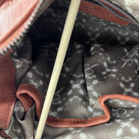 JESSICA SIMPSON REDDISH BROWN FAUX LEATHER CROSSBODY BAG W/BLACK METAL HARDWARE - Picture 9 of 10